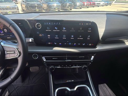 Used 2024 Chevrolet Traverse LT w/ Trailering Package AWD/4WD image 19