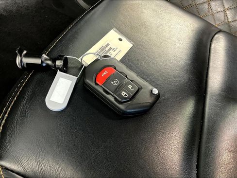 Used 2021 Jeep Wrangler Unlimited Sahara AWD/4WD image 32