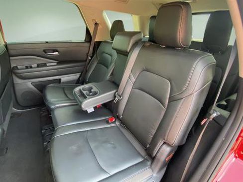 Used 2023 Nissan Pathfinder SL AWD/4WD image 37