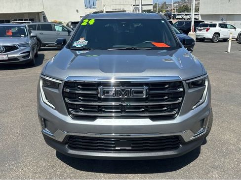 Used 2024 GMC Acadia Elevation w/ Luxury Package FWD image 2