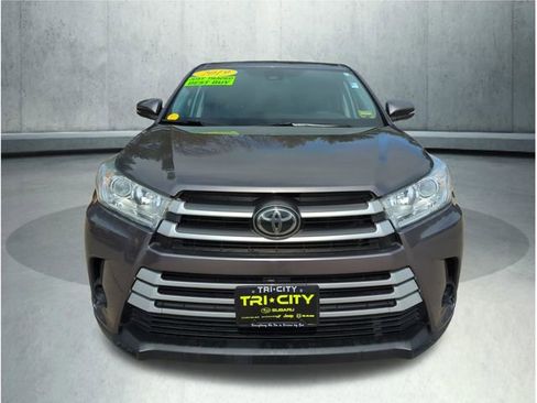 Used 2019 Toyota Highlander LE AWD/4WD image 9