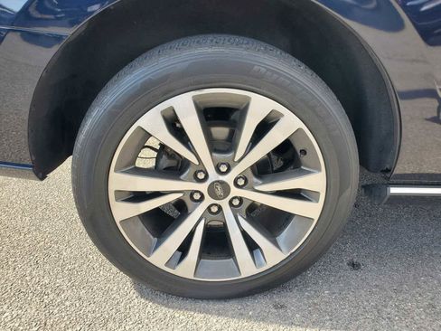 Used 2021 Ford Expedition Platinum image 4