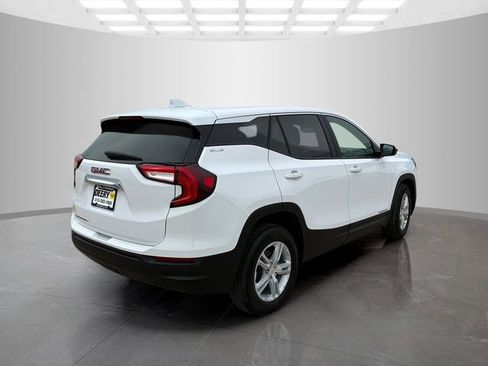 Used 2024 GMC Terrain SLE image 4