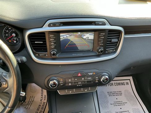 Used 2017 Kia Sorento AWD w/ LX Convenience Package image 29