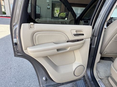 Used 2012 Cadillac Escalade 4WD Hybrid image 28