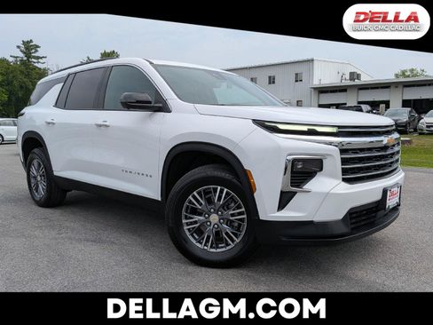 Used 2026 Chevrolet Traverse LT w/ Driver Confidence Package AWD/4WD image 1