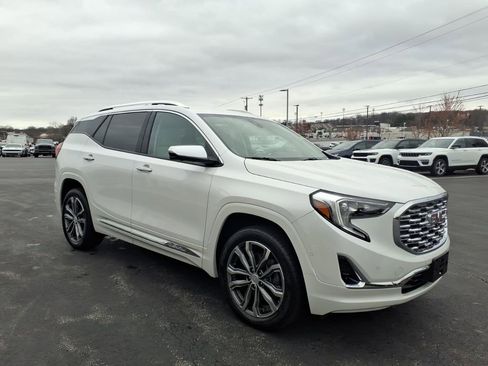 Used 2020 GMC Terrain Denali w/ Denali Premium Package AWD/4WD image 7
