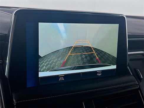 Used 2023 Chevrolet Suburban Premier image 20