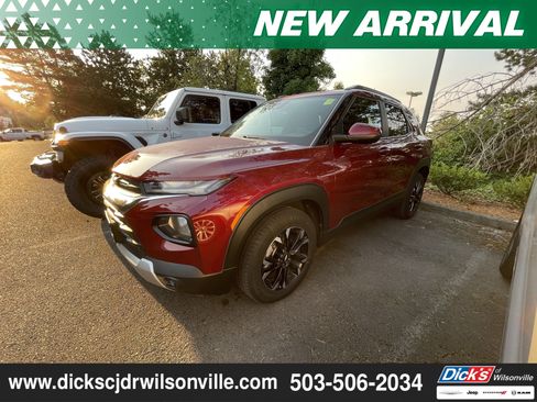 Used 2022 Chevrolet TrailBlazer LT w/ Convenience Package FWD image 5