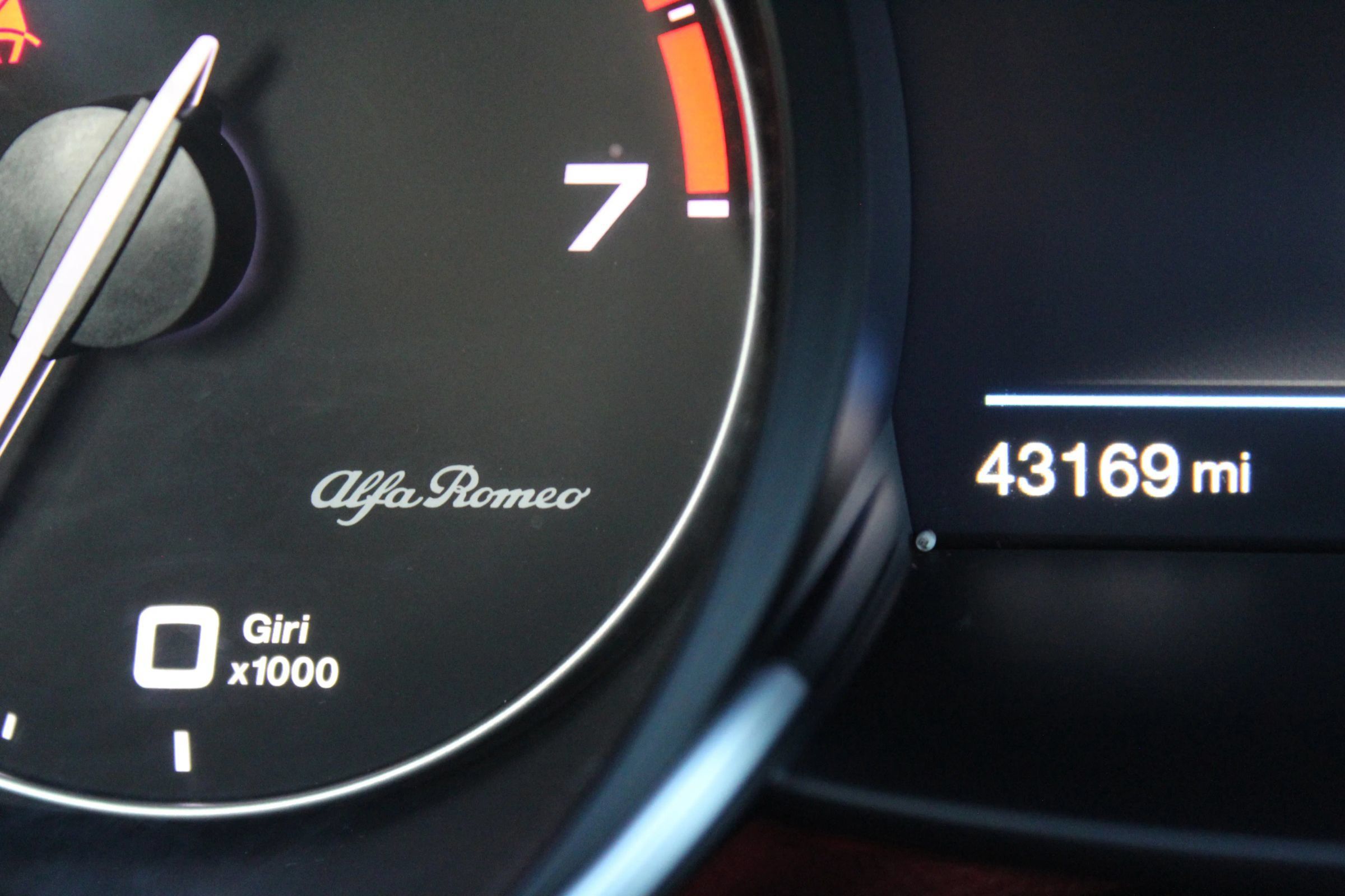 Used 2019 Alfa Romeo Giulia Ti Sport w/ Quick Order Package 22S Sport AWD/4WD image 30