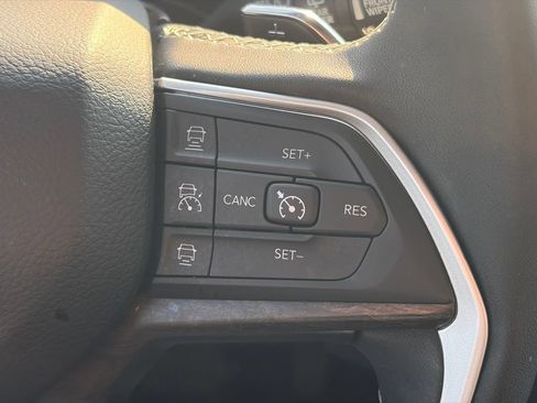 Used 2023 Jeep Grand Cherokee L Limited AWD/4WD image 28