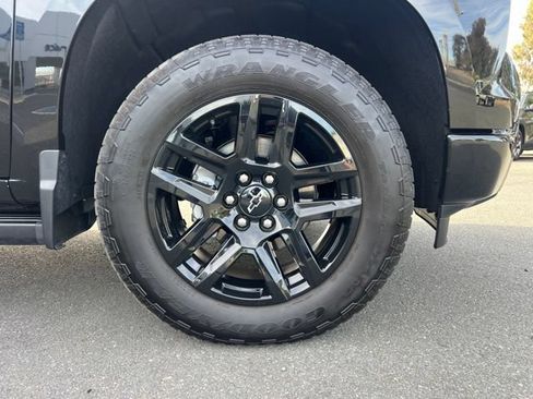 Used 2025 Chevrolet Silverado 1500 High Country w/ Midnight Edition AWD/4WD image 4