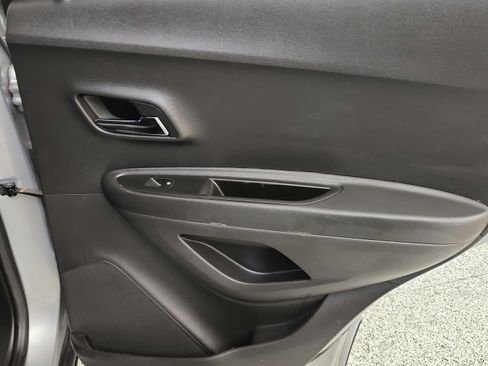 Used 2019 Chevrolet Trax LT w/ LT Convenience Package AWD/4WD image 33