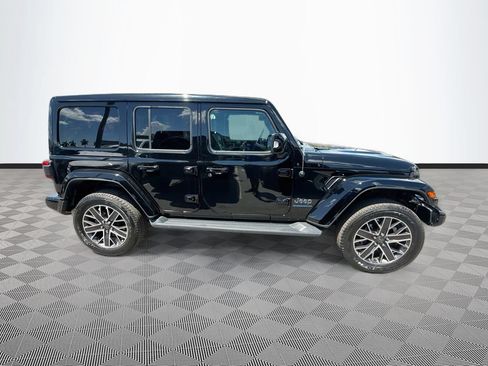 Used 2023 Jeep Wrangler Unlimited Sahara AWD/4WD image 5