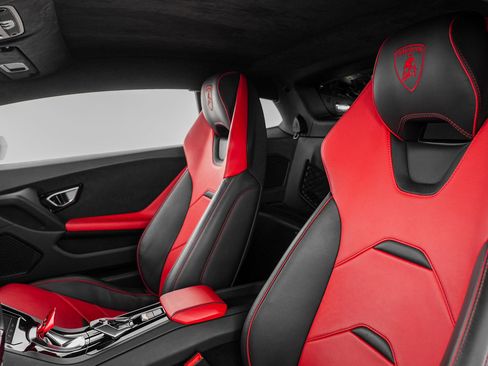 Used 2021 Lamborghini Huracan EVO RWD image 17