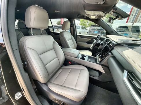 Certified 2026 GMC Acadia Elevation w/ Elevation Premium Package FWD image 27