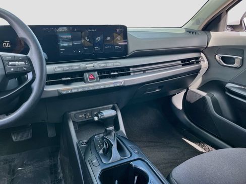 Used 2025 Kia K4 FWD image 21