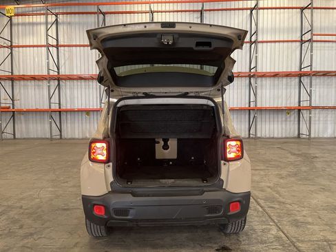 Used 2016 Jeep Renegade Latitude w/ Advanced Technology Group image 13