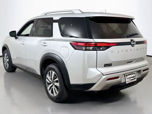Used 2025 Nissan Pathfinder SL FWD image 6
