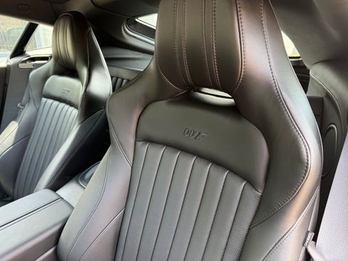 Used 2021 Aston Martin V8 Vantage Coupe image 24