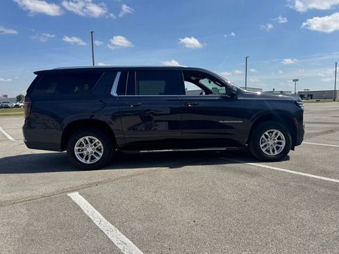 Used 2025 Chevrolet Suburban LT AWD/4WD image 8