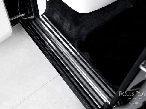 Certified 2025 Rolls-Royce Phantom Sedan image 32