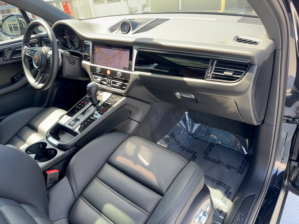 Certified 2026 Porsche Macan AWD/4WD image 31