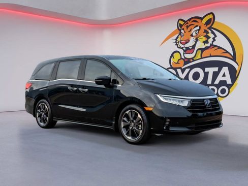 Used 2024 Honda Odyssey Elite image 3