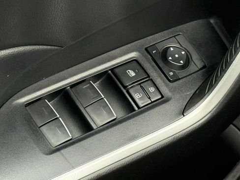 Used 2022 Toyota RAV4 XLE image 32