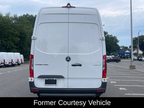 Used 2025 Mercedes-Benz Sprinter 3500 image 4