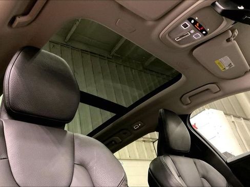 Certified 2025 Volvo V60 B5 Cross Country Plus image 23