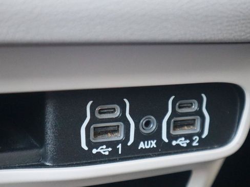 Used 2023 Chrysler Voyager LX FWD image 81