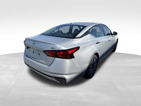 Used 2024 Nissan Altima 2.5 SV FWD image 8