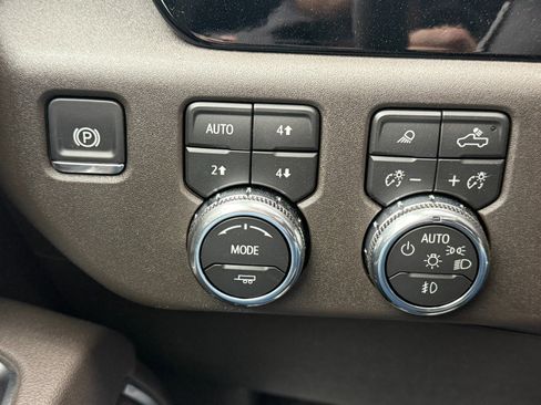 New 2026 GMC Sierra 2500 SLT w/ Max Trailering Package image 31