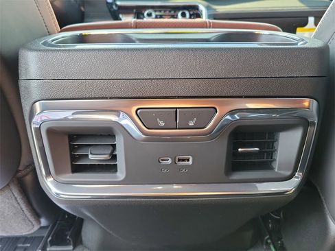 New 2025 GMC Sierra 3500 Denali Ultimate image 15