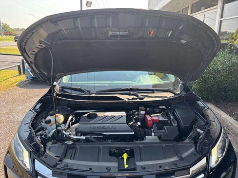 Used 2025 Nissan Rogue SV FWD image 29