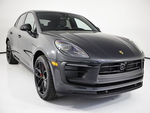 New 2026 Porsche Macan GTS image 9