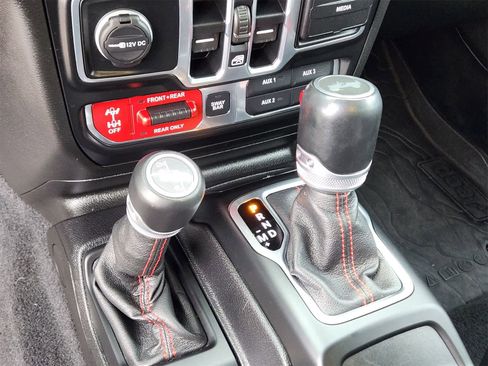 Used 2020 Jeep Wrangler Unlimited Rubicon w/ Dual Top Group image 24