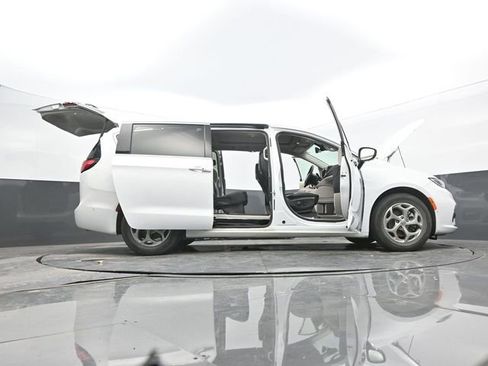 Used 2024 Chrysler Pacifica Limited w/ Trailer Tow Group image 68