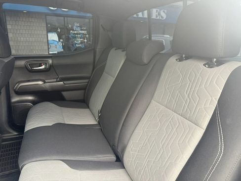 Used 2020 Toyota Tacoma TRD Off-Road w/ Technology Package AWD/4WD image 19