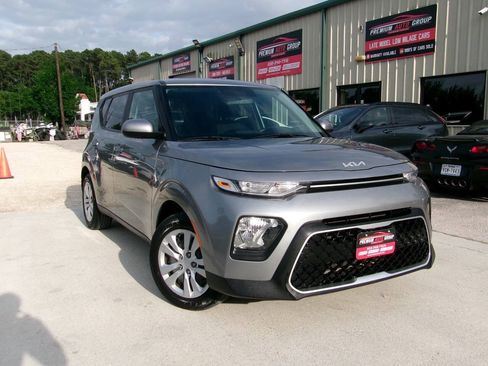 Used 2022 Kia Soul LX FWD image 1