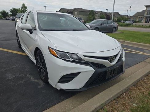 Used 2020 Toyota Camry SE w/ Moonroof Package AWD/4WD image 1