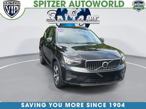 Used 2024 Volvo XC40 B5 Core AWD/4WD image 3