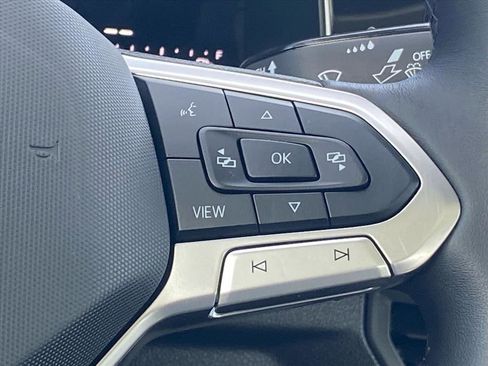 Certified 2025 Volkswagen Jetta SE image 7