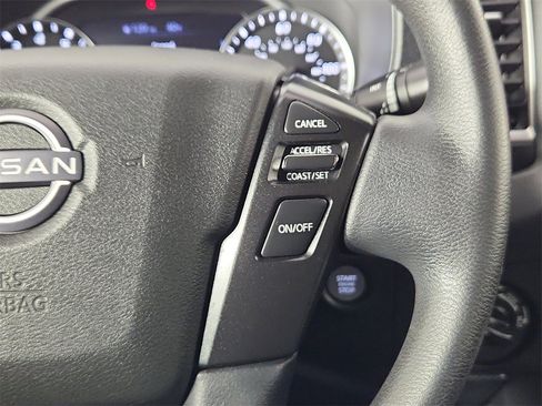 Used 2022 Nissan Frontier SV image 18