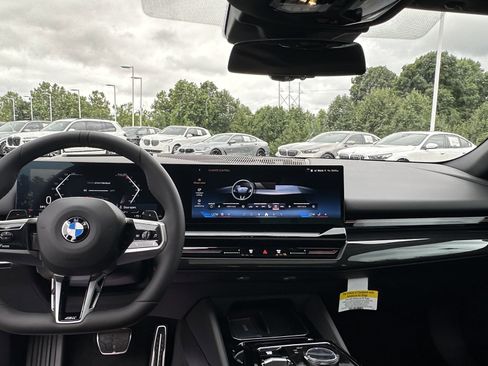 Used 2026 BMW 530i xDrive w/ M Sport Package image 28