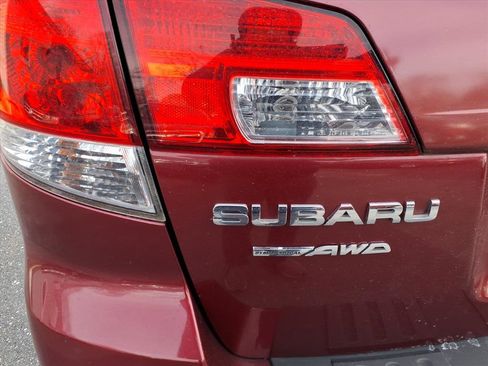 Used 2014 Subaru Outback 2.5i Limited image 11