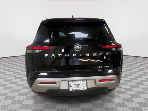Used 2025 Nissan Pathfinder SL image 4