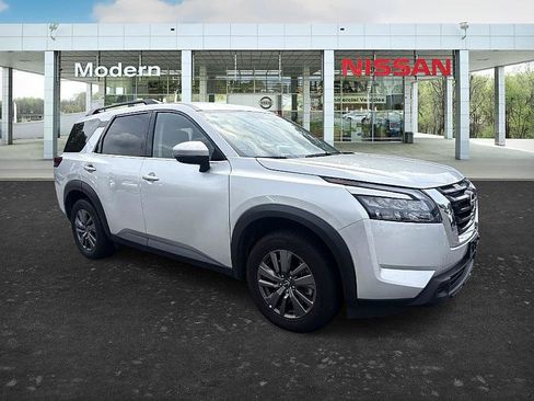 Certified 2024 Nissan Pathfinder SV FWD image 7