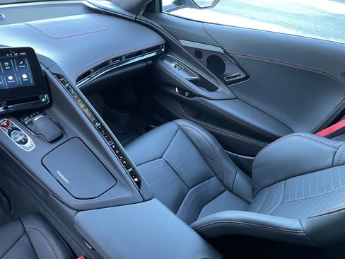 Used 2024 Chevrolet Corvette Stingray Premium Conv w/ Stealth Interior Trim Package image 17